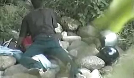 Uomo che scopa una cagna video hard amat nelle fessure