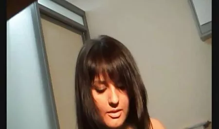 Puttana con gli occhiali per vedere il pene sporge amatoriali hard gratis e strisciato verso di lui come esca, voleva succhiare, perché lei è molto bello e dolce
