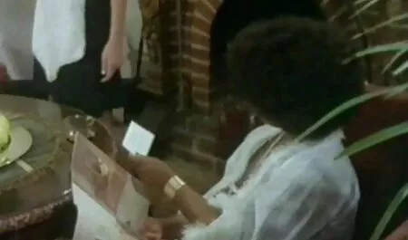 Le belle caratteristiche del vestito sono così belle film amatoriali pornografici quindi non nasconde le gambe lunghe belle
