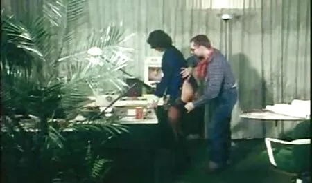 Un uomo accarezzando fighe a film porno casalinghe amatoriale due brune splendida