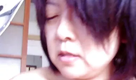 Il video hard italiani amatoriali capo della prigione che influenzano la pensione con un detenuto splendida in una delle celle e comincia a sedurlo con bella.