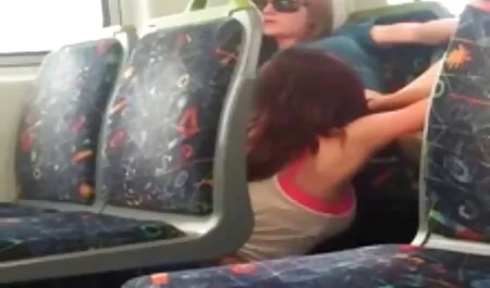Uno studente stava facendo i compiti quando improvvisamente qualcuno chiama alla porta. Il suo ragazzo, una mezza età arriva e si offre di aiutarla con le lezioni . Ed entrambi sanno cosa succederà video film porno amatoriali dopo!