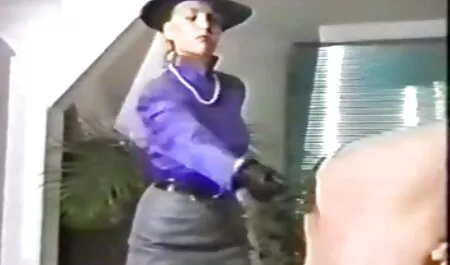 Puttana troia era seduto accanto a lui sul letto, allargò video hard italiani privati le gambe e gli disse di leccare