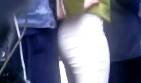 La moglie ha catturato suo marito con la sua video porn amatoriale gratis amante e si è ancora unita a loro