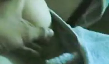 Una prostituta che fa sesso con video amatoriali italiani hard un uomo di pollo con le loro bocche