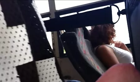 La madre andò in camera da letto per incontrare suo figlio e trovarlo con una ragazza che è scene hard amatoriali timida