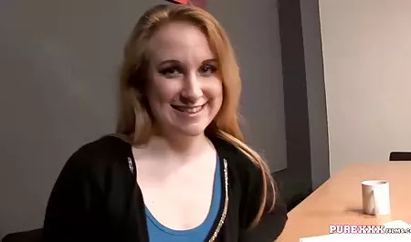 Le ragazze si svegliano al film porno amatoriali completi mattino nel dormitorio. La gente intorno, ma si vuole scopare! Così hanno aperto i suoi vestiti e hanno iniziato a leccare mandennya