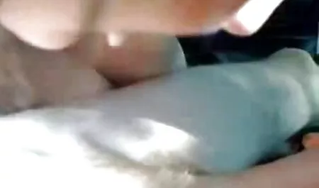 Pompino-labbra con grandi seni immediatamente saltare su un ragazzo carino a succhiare il suo filmati hard privati cazzo
