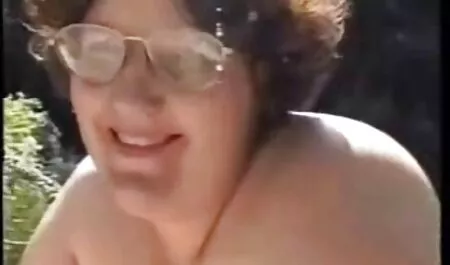Belle donne si tolgono lentamente i jeans stretti, esponendo un bel culo in video hard privati un perizoma, l'uomo è piaciuto molto, chiedendogli di non togliersi i jeans fino alla fine dell'