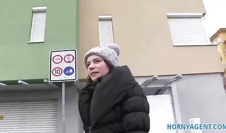 Mentre riposava con i tuoi colleghi sul posto di lavoro, l'uomo scommette che scoperà con coppie amatoriali hard i dipendenti ovunque volesse. Rispose le sue parole e cominciò a strappare la sua segretaria di fronte ai suoi amici