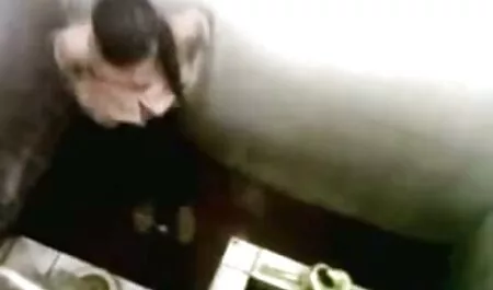 La piccola presa delle guance, che è anche molto bello, e video hard privato tirò il suo pene completamente