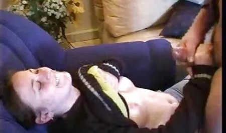 Elizabeth del Mar chinò e succhiare video amatoriali casalinghe hard un cazzo duro