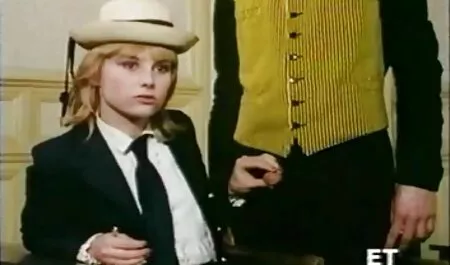 Una bella bionda impostare il sesso film porno amatoriali italiani gratis con un gigolò