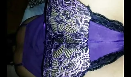 Rossa Audrey tirato provini amatoriali hard su due pene