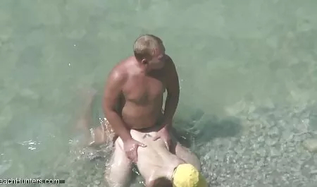 Un giovane brunetta dare un pompino e casting hard amatoriale carezze di il vagina