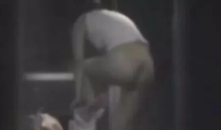 Il capo ha un errore al mattino e ha chiamato la segretaria che è magra ma succosa e l'ha scopata duramente sulla sua video porno amatoriali napoletano scrivania