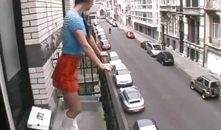 Una bella ragazza e splendida con abiti sexy girando vicino allo specchio per video privati hard gratis ammirare il suo corpo fresco, e poi si sottomette a un uomo pauroso lo tradisce in tutte le posizioni e termina con un dolce.