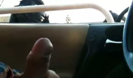 Gangbang provocatorio video film porno amatoriali nel mezzo della città