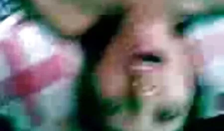 Il piccolo ragazzo è molto timido quando il suo amico ha messo la mano nei pantaloni sul bagnato, ma, bruciato dall'eccitazione, non riusciva provini amatoriali hard a fermarlo. Si sciolse tra le sue braccia e, sollevando la gonna, ha permesso di lavorare sul buco