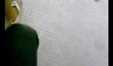 Sinuosa video hard amatori bionda succhiare il pene per il marito
