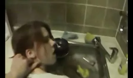 Calda bionda succhia il casting hard amatoriale pene e lo prende in taxi