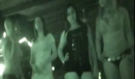Charm donna dalla pelle scura, Naomi, mostra film porno amatoriali italiani completi il desiderio del sud di accoppiarsi con più uomini contemporaneamente