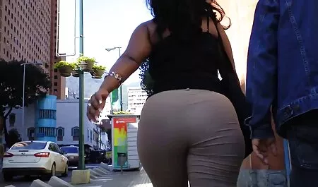 L'elettricista fissa il cavo quando Manda si trova nelle video hard amatoriali fatti in casa vicinanze