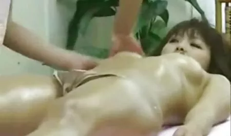 Ragazza rilassarsi in modo da godere quando l'uomo si film porno amatoriali gratis precipita a leccare la fessura l'umidità e svilupparlo con le dita