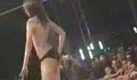 Bellezza russa con un tatuaggio film porno casalinghe amatoriali sul suo corpo scopata da massaggiatore