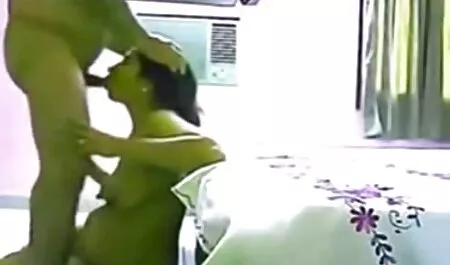 L'uomo appende quella cagna a testa in giù, colpiscila con la frusta e installa un pene meccanico tra le provini amatoriali hard sue gambe, vedendo la cagna gemere e contorcersi come un cazzo.