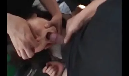 Puttana provini porno dilettanti Tettona spudorato spalancò apertamente le gambe in modo che le dita degli uomini ruvidi possano scavare un po dentro di lui e farsi scopare da un pene grasso forte