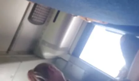 Mentre la padrona non pornografia amatoriale italiana è a casa, il servo indulge nel sesso anale