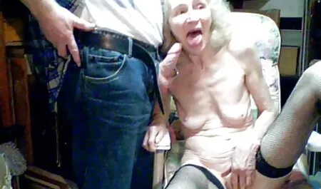 Bella donna hard video amatoriali con una parrucca lamponi stavano girando sui binari