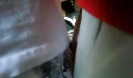 Nudo prostitute salto da un video hard amatoriali in spiaggia paracadute