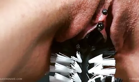 Lascialo succhiare la lunghezza del pene, e anche se non permette ai bulli di video hard italiani amatoriali entrarci allo stesso tempo, possono facilmente scopare la sua figa deliziosa in modo intercambiabile.