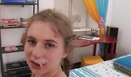 Un signore procace è venuto film amatoriali italiani hard agli uomini nella stanza e ha notato che stava guardando riviste sporche. Dopo di ciò, decide di insegnare a un ragazzo una lezione per mezzo dell'originale